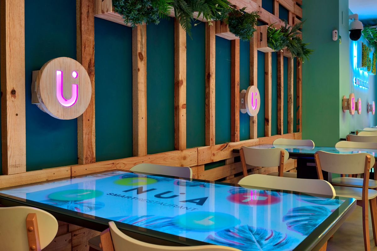 Long smart table in a restaurant